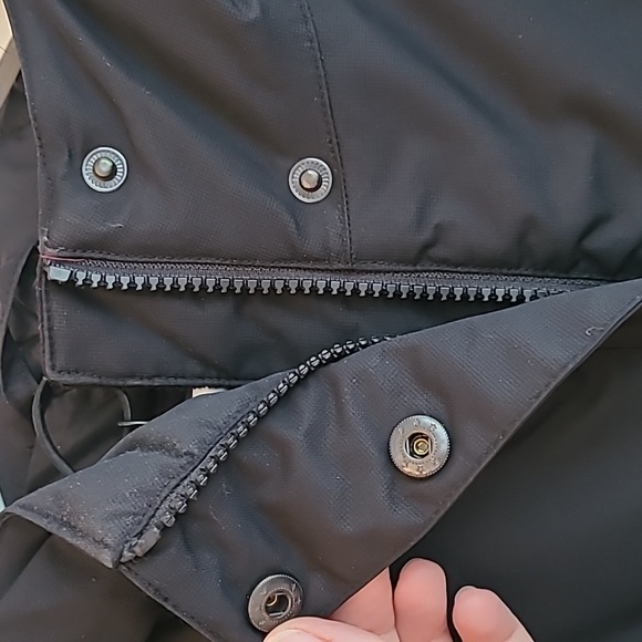 Eddie Bauer black winter parka w/faux fur trimmed hood. Women's petite large. - Picture 6 of 13